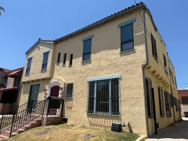 1920s 1 br. Hollywood apartment with bedroom for rent 1