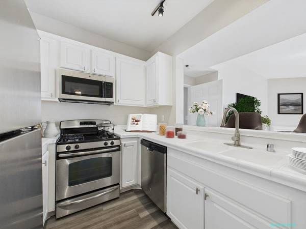 1 Month Free - SS Appliances - Upscale 2 Bedroom in Koreatown/Wilshire 3
