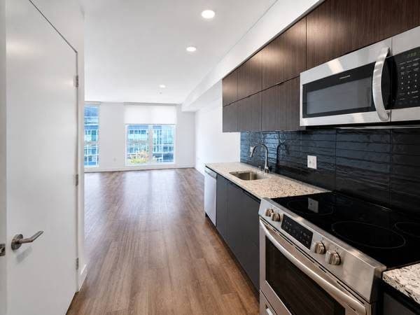 Modern Studio Apartment in Los Angeles | 615 Sq Ft | Apply Today 1