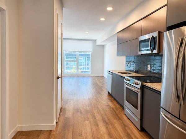 Modern Studio Apartment in Los Angeles | 615 Sq Ft | Apply Today 3