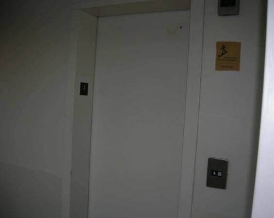 1 Suite in 2-bedroom apt on Nassau St. to share (Princeton Downtown) 2