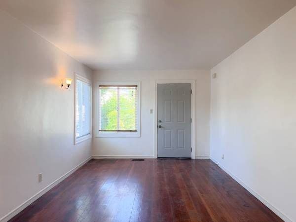 Charming 4BR 2BA Albany House 2