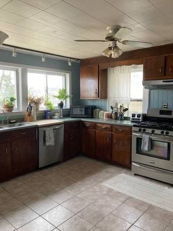 1 Bedroom in Charming House 3