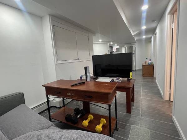 1b/1b center of East Rock,  * furnished rooms to share* 2