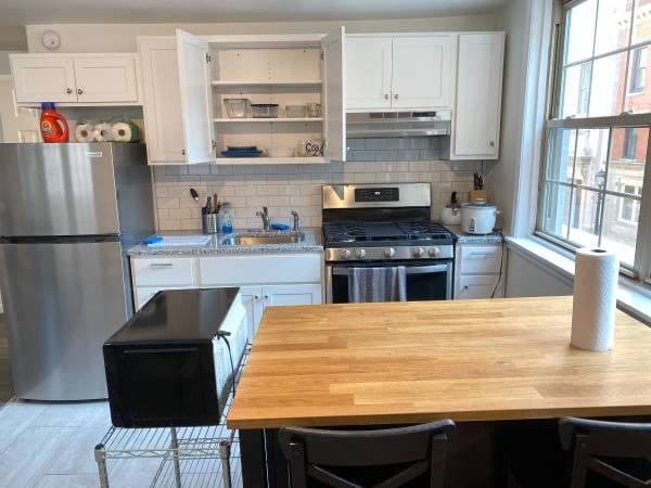 Avbl 8/1! Open, sunny, cozy studio downtown, utilities included! 2