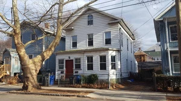 East Rock ⭐ 71 Nash St, Great 1st Flr 2 BR+Study, Yard, Cat OK! 1