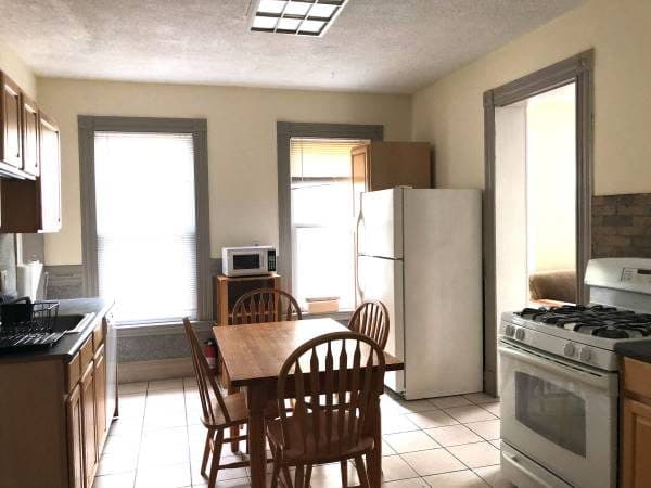 Huge Spacious 4BR / 2BA Apartmt Near Yale – Parking, Furnished Option 3