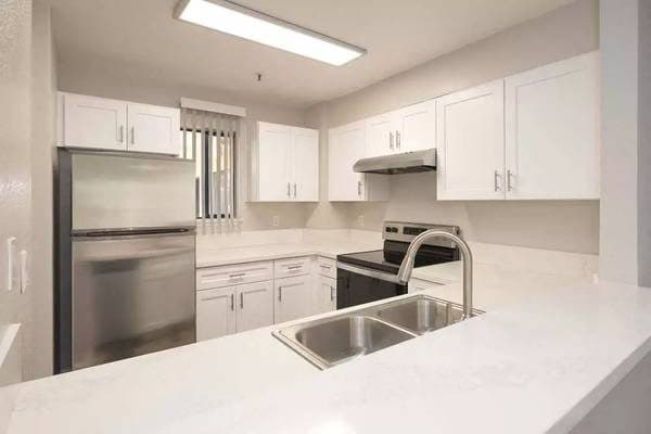 Fabulous 1 bed / 1 bath, 745 Sq Feet in a prime location! 1