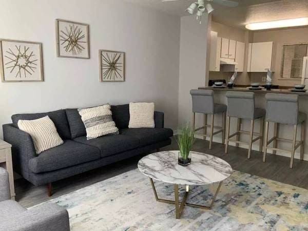Fabulous 1 bed / 1 bath, 745 Sq Feet in a prime location! 3