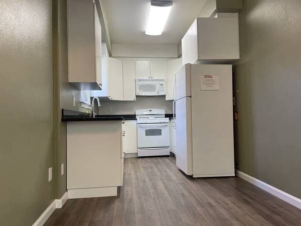 Sunny Apartment Near SJSU, A/C, Laundry, On Site Parking 1