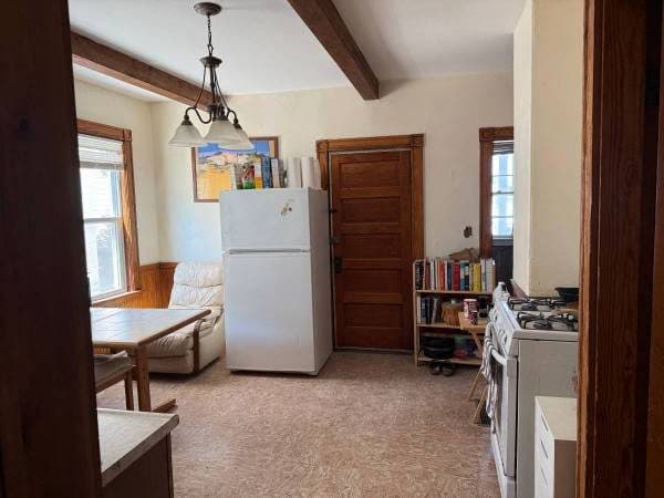 Looking for one roommate for a four bedroom apartment 3
