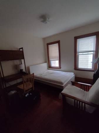 Looking for one roommate for a four bedroom apartment 2