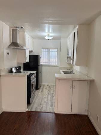 Nice 1 Bedroom, 1 Bath , Patio , prime location , recently renovated 1