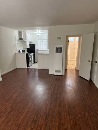 Nice 1 Bedroom, 1 Bath , Patio , prime location , recently renovated 3