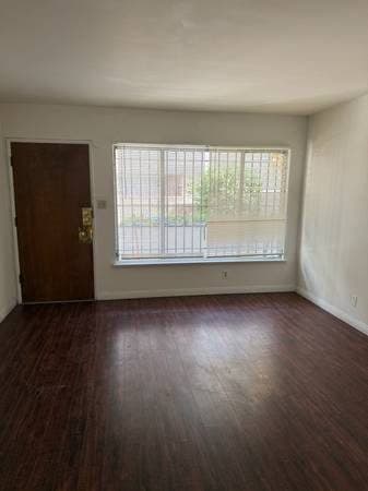 Nice 1 Bedroom, 1 Bath , Patio , prime location , recently renovated 2