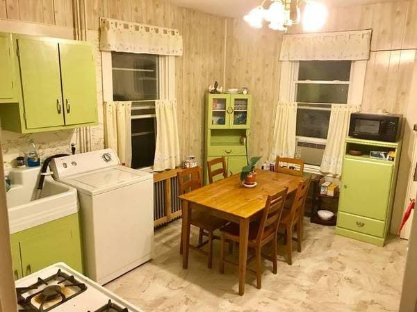 Andrew Sq, Great Location, Eat-in Kitchen, Laundry, NO FEE -#2MB 1