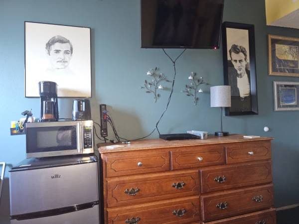 CHATSWORTH furnished Room for Rent 2