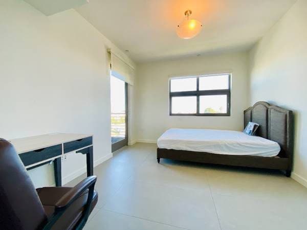 Private room in luxury apartment on Wilshire 1