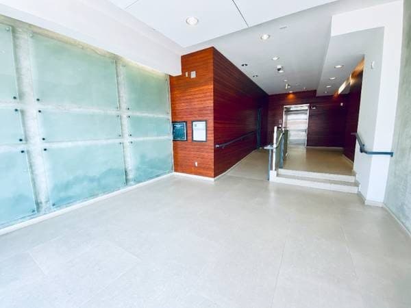 Private room in luxury apartment on Wilshire 3