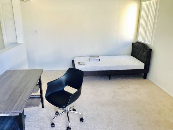 Furnished LOFT near UCLA, high ceiling 1