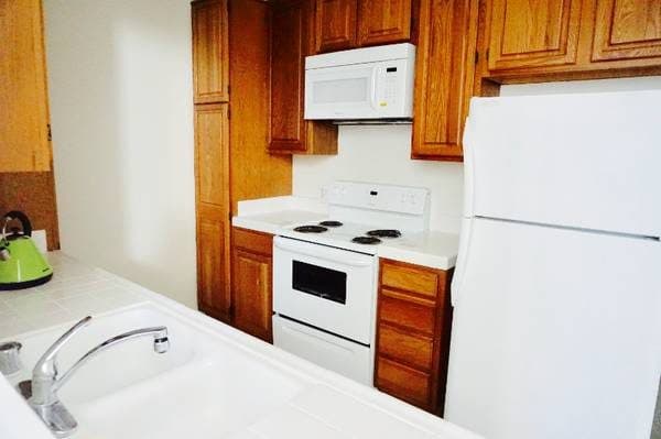 Furnished LOFT near UCLA, high ceiling 2
