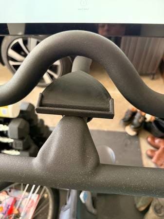 Peloton Bike (<190 rides) w/ 3rd Gen Screen, Mat and weights 2