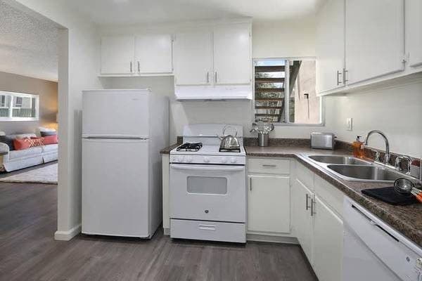 Large Closets, Air Conditioner, Cable Ready, Patio/Balcony 3