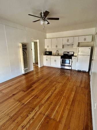 BEUTIFUL & RENOVATED --- UPPER --- FENCED YARD (shared) --- DOGS WELCO 4