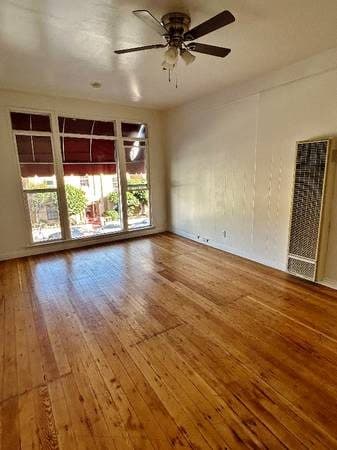 BEUTIFUL & RENOVATED --- UPPER --- FENCED YARD (shared) --- DOGS WELCO 3