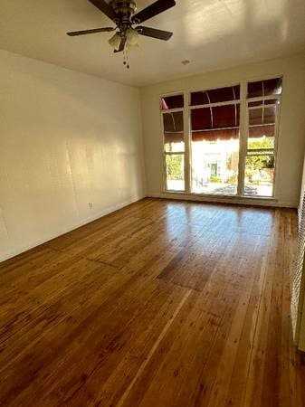 BEUTIFUL & RENOVATED --- UPPER --- FENCED YARD (shared) --- DOGS WELCO 2