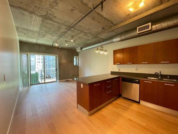 Market Loft DTLA Unit 660 sq ft with Parking Included 2