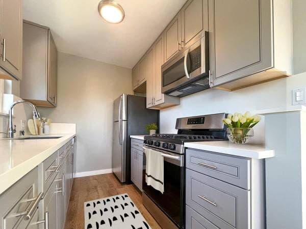 One Bedroom Apt! Available Now! $1,500 Visa Gift Card Special! 2