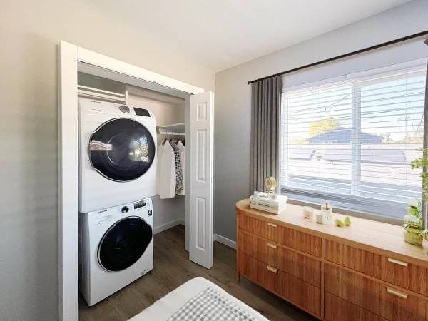 One Bedroom Apt! Available Now! $1,500 Visa Gift Card Special! 3