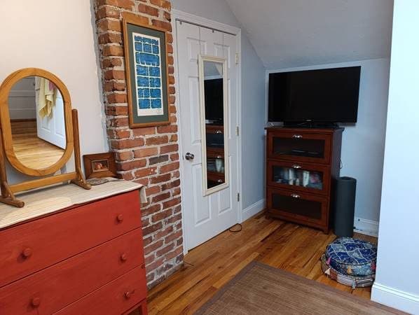 large bedroom in beautiful apt, ideal for Longwood, opposite to parks 3