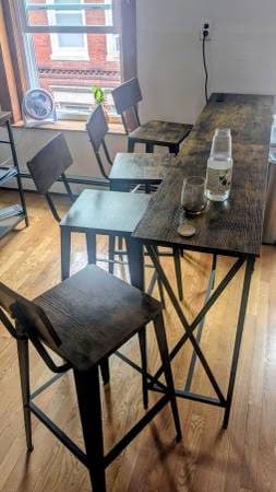 Table and Chairs/Barstools 1