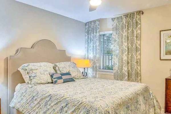 TURNKEY READY // TOTAL INTERIOR REFRESH // VACANT NOW 3