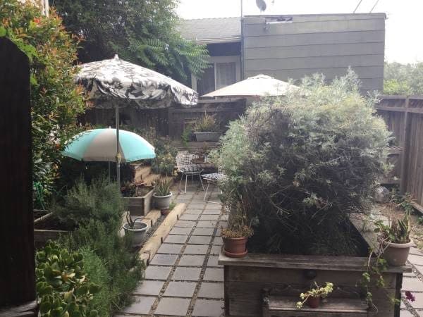 Private Furnished Room 4 Rent in Silverlake Hills Stairstreet Cottage 2