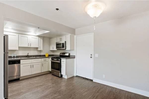 Enter into a world of comfort: 2 BR, 2 BA, 990 Sq Ft! 2