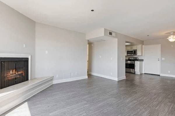 Amazing views, spacious 2 bed / 2 bath, great amenities, 940 sq ft 3