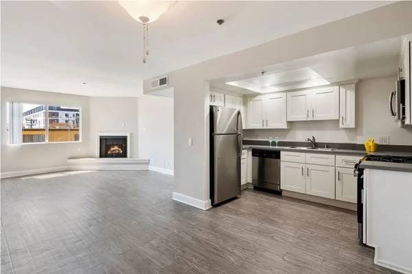 Amazing views, spacious 2 bed / 2 bath, great amenities, 940 sq ft 1