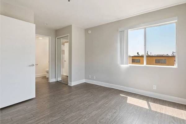 Chic urban living at Kingsley Drive! 1 bed, 1 bath available! 1