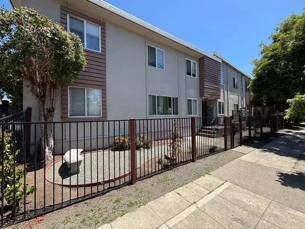 Gorgeous 2 bed / 1 bath! 800 Sq Ft! Must see! 1