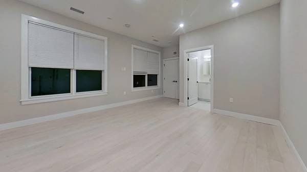 Modern JP Studio w/ In Unit Laundry + Central AC - Students OK 3