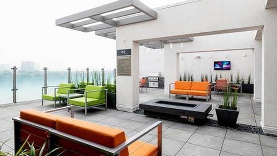 1 BR w/Den Layout, Garage Parking & Pet-Friendly Zone! 2