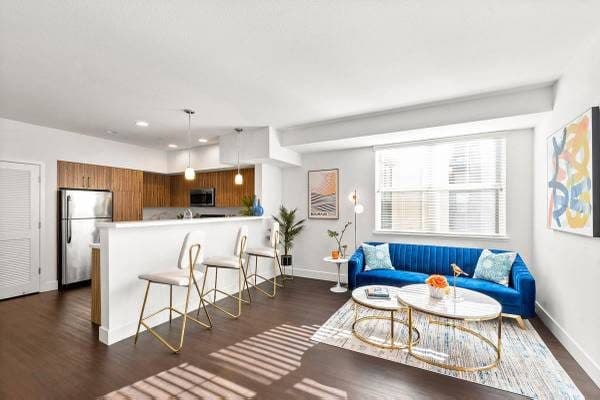 Stylish with Expansive Layout & Convenient Amenities 1