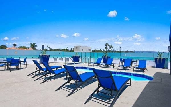 Stainless Appliances, Hydro Pool and Hot Tub, Private balconies 3