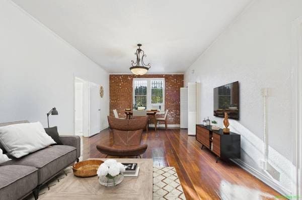 1+1 in Hollywood**1 Month Free**Exposed Brick Walls In Unit 3