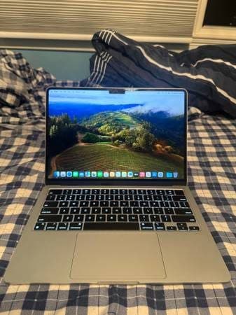 2022 Apple MacBook Air — M2 Chip 1