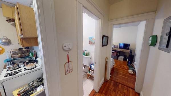 No fee! Available NOW or AUG. Sweet studio close to Harvard Ave. Stude 2
