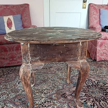 Queen Anne Oval Side Table Broyhill for refinishing 2